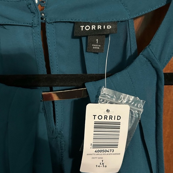 Torrid Plus Size 1 (14-16) Teal Sleeveless Blouse NWT - Picture 3 of 5